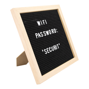 Tablica na litery w drewnianej ramie