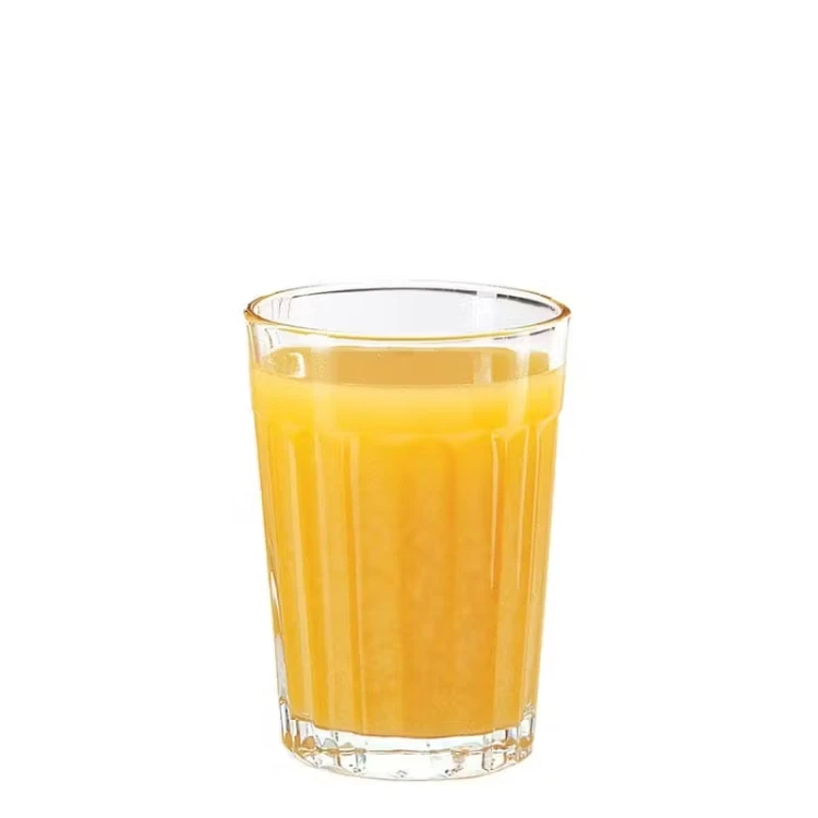 Szklanka z linii PANELED TUMBLERS z sokiem