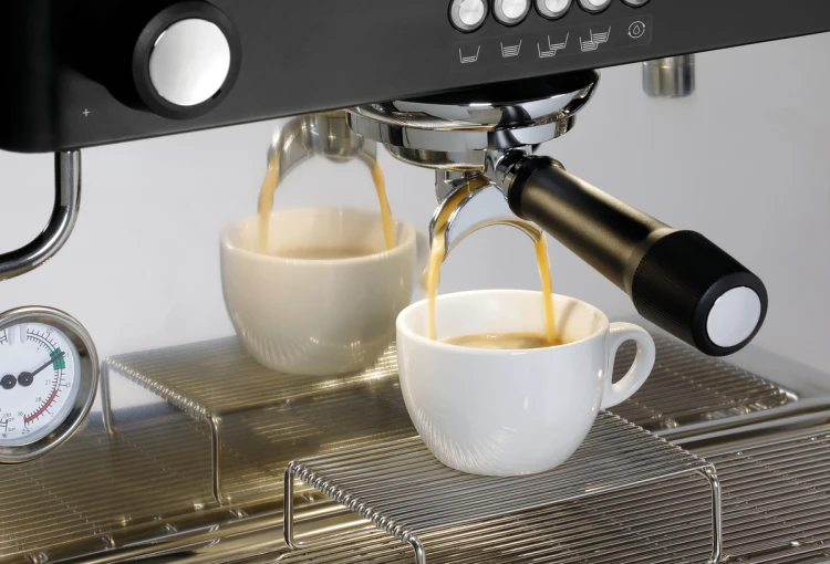 Ekspres do kawy kolbowy Bartscher Coffeeline B30 – 3 grupy, 17,5 l...