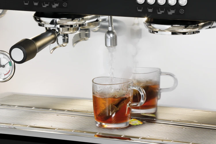 Ekspres do kawy kolbowy Bartscher Coffeeline B30 – 3 grupy, 17,5 l-