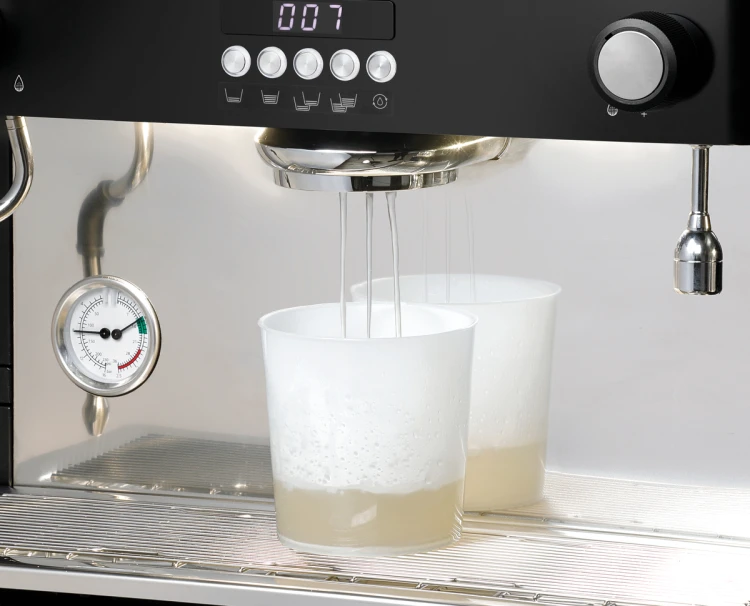 =Ekspres do kawy kolbowy Bartscher Coffeeline B30 – 3 grupy, 17,5 l