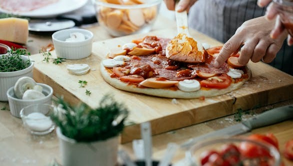 Jak zorganizować pizzerię? — sprzęt i akcesoria