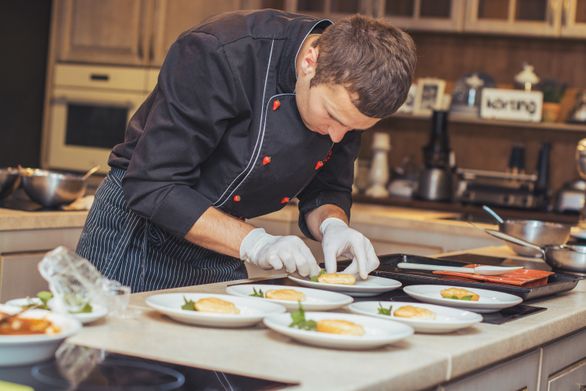 HACCP w gastronomii – czym jest, kogo obowiązuje i jak wdrożyć go w praktyce?