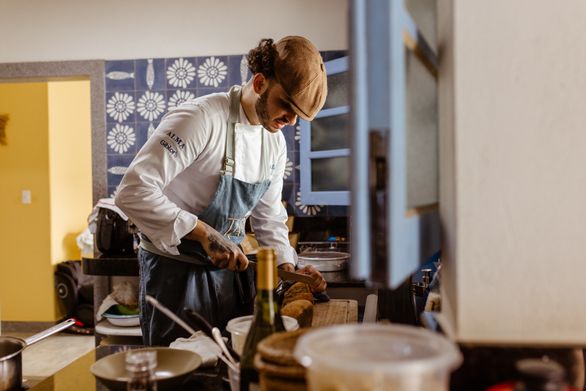 Rotacja zapasów i inwentaryzacja w gastronomii – jak liczyć, kiedy zamawiać, ile trzymać?